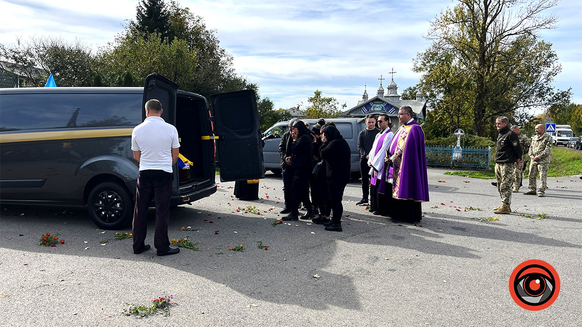 У Ценяві зустріли скорботний кортеж з тілом загиблого Назара Марціновського 3