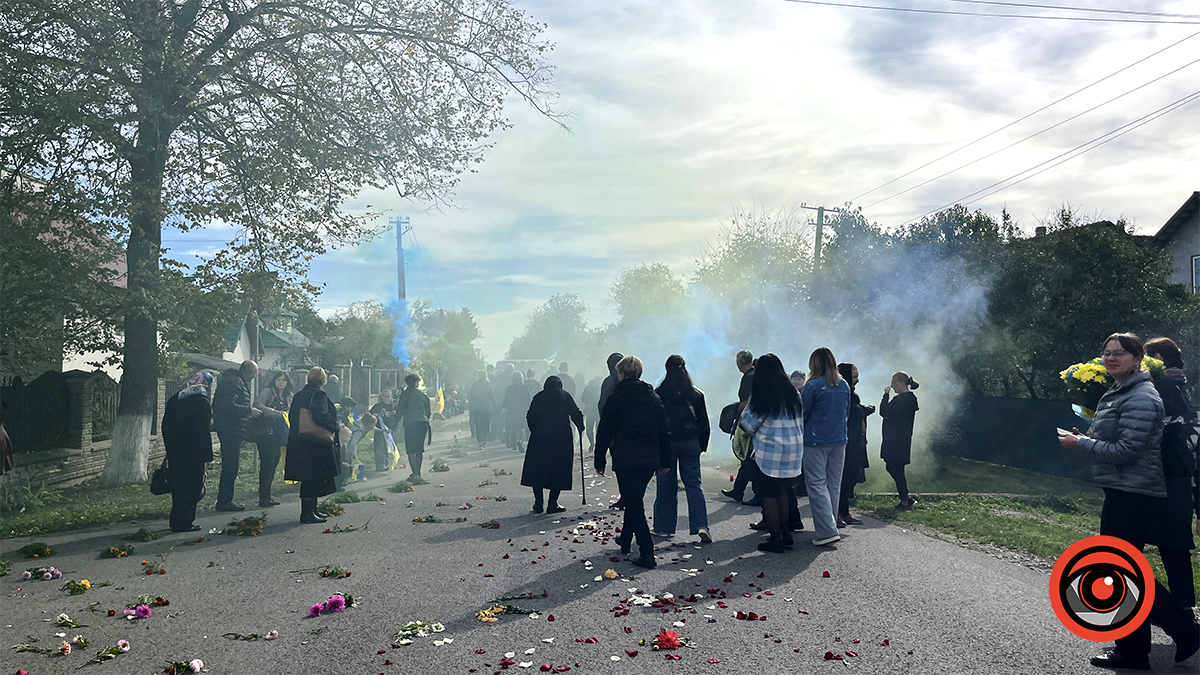У Ценяві зустріли скорботний кортеж з тілом загиблого Назара Марціновського 5