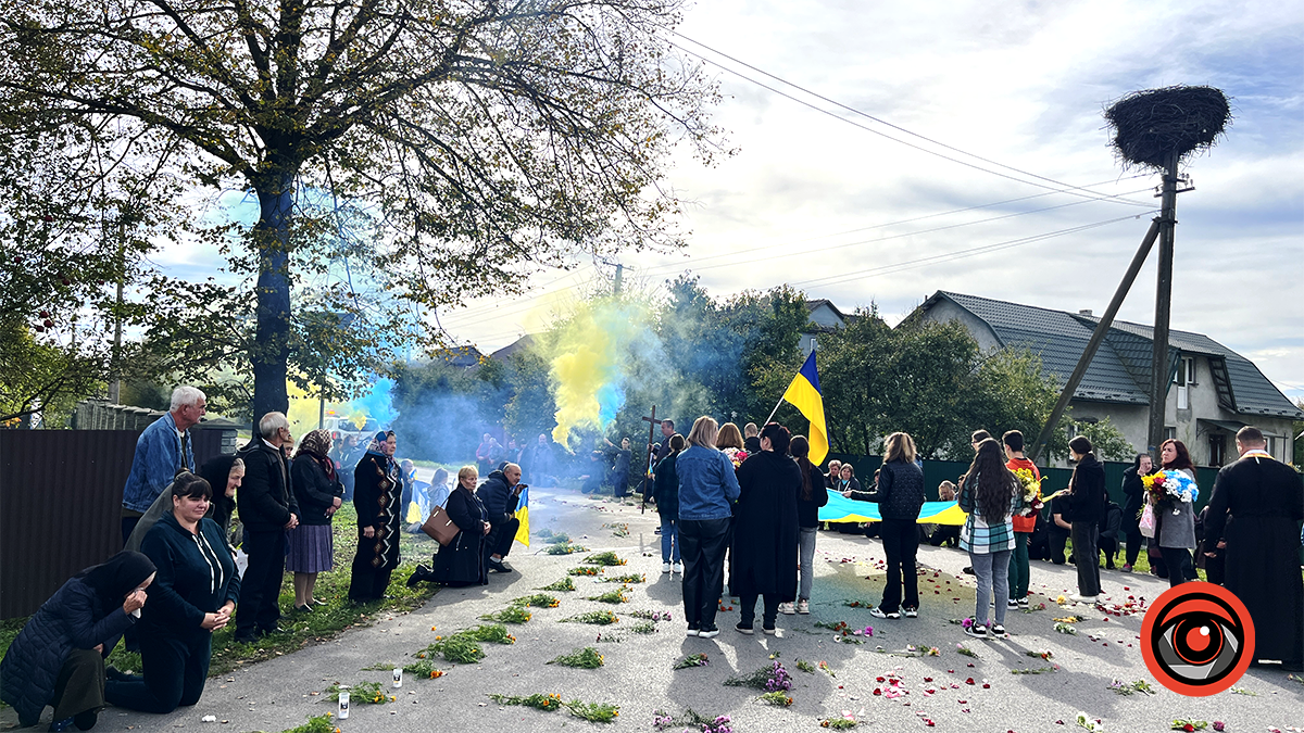 У Ценяві зустріли скорботний кортеж з тілом загиблого Назара Марціновського 4