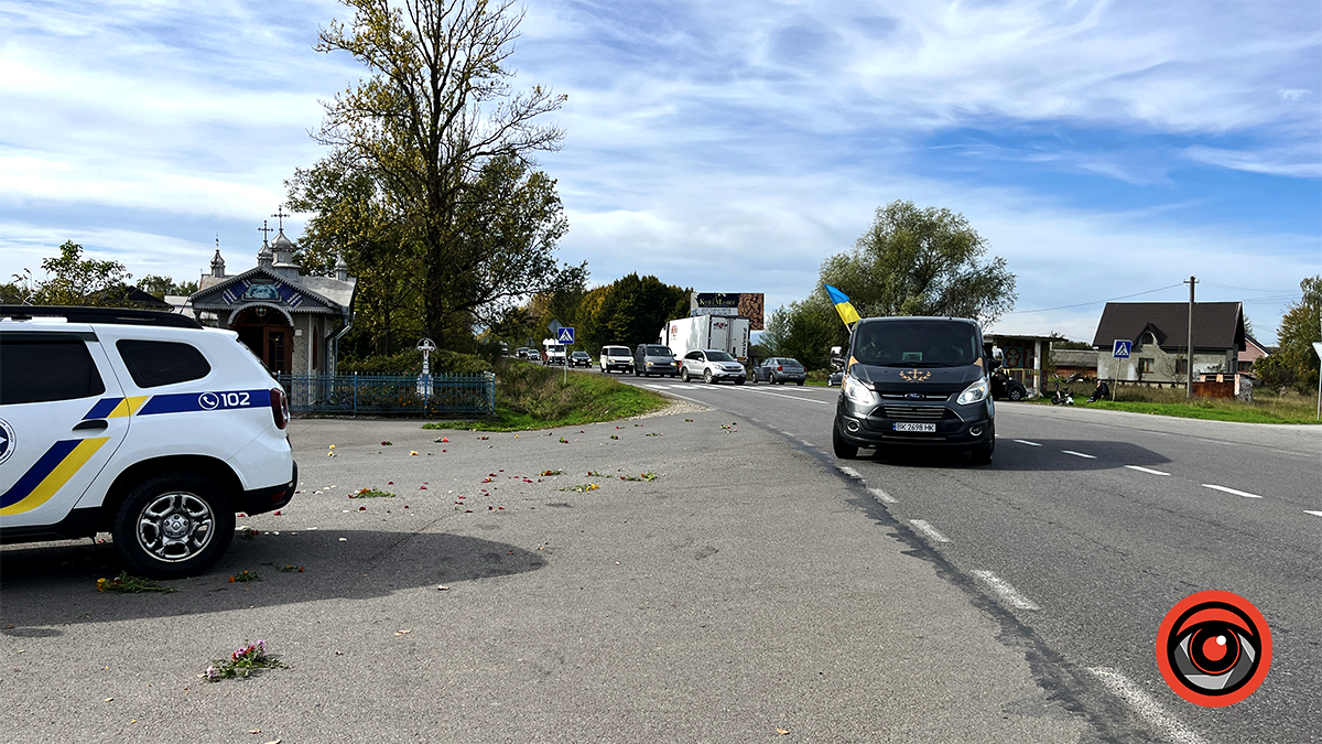 У Ценяві зустріли скорботний кортеж з тілом загиблого Назара Марціновського 1