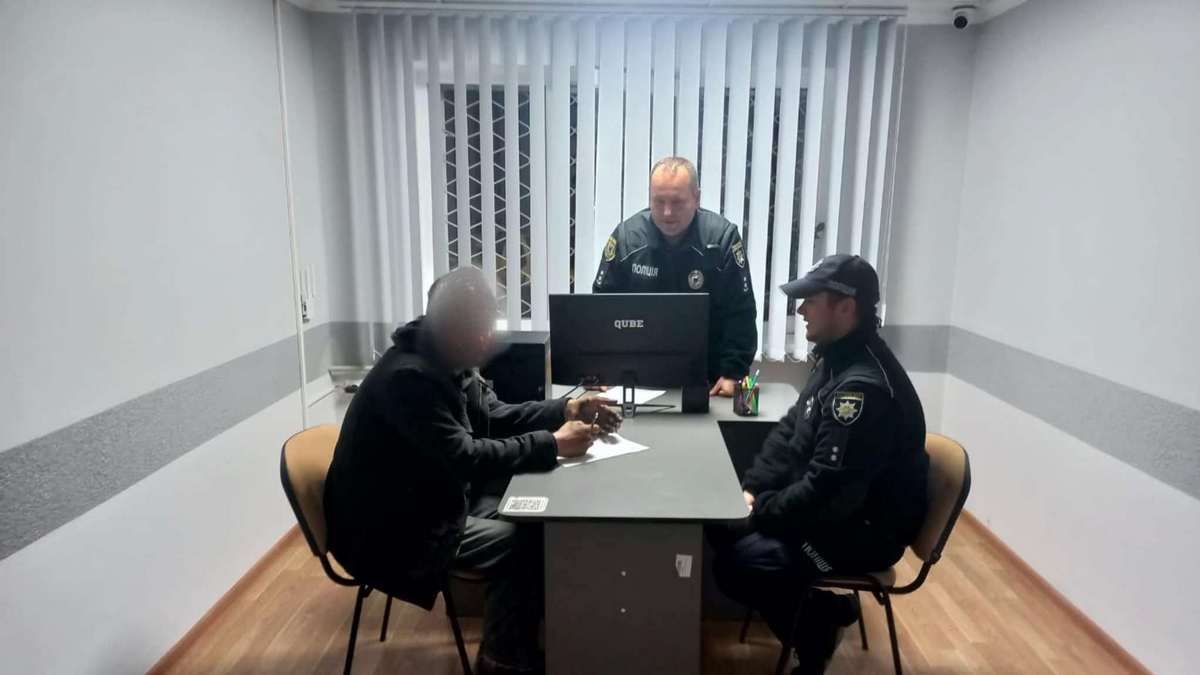 Росіянин вчинив наругу над Державним прапором України на Прикарпатті 1