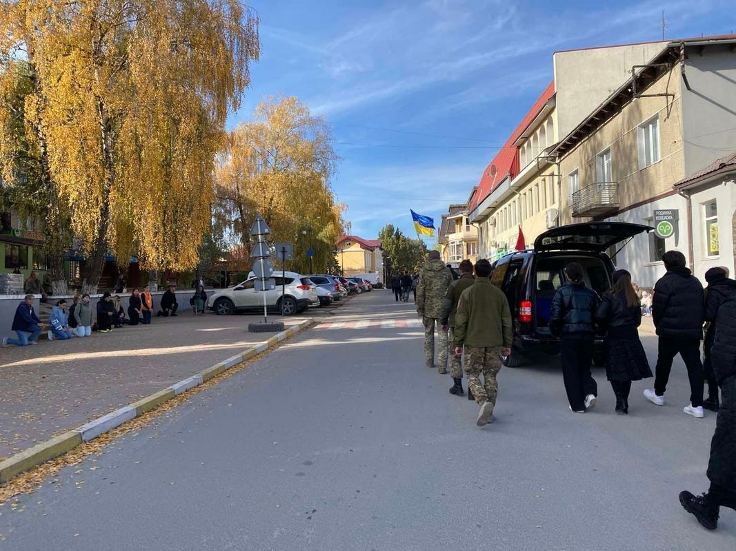 У Городенці попрощалися із померлим захисником Віталієм Бойком 10