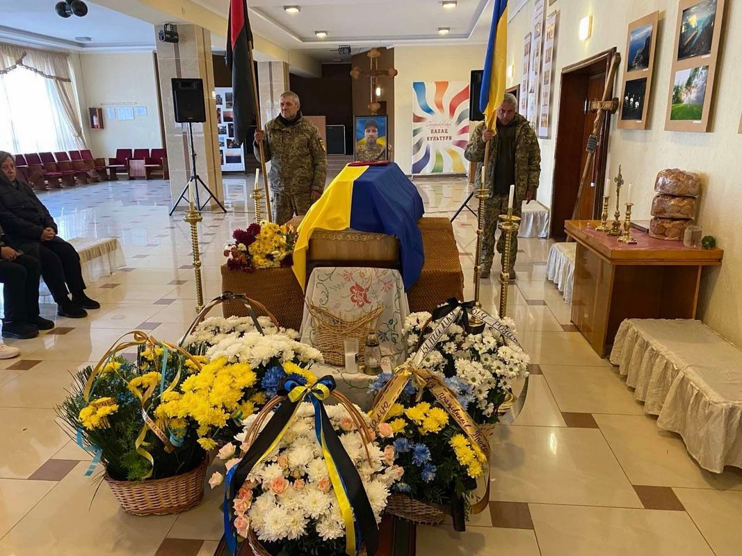 У Городенці попрощалися із померлим захисником Віталієм Бойком 1