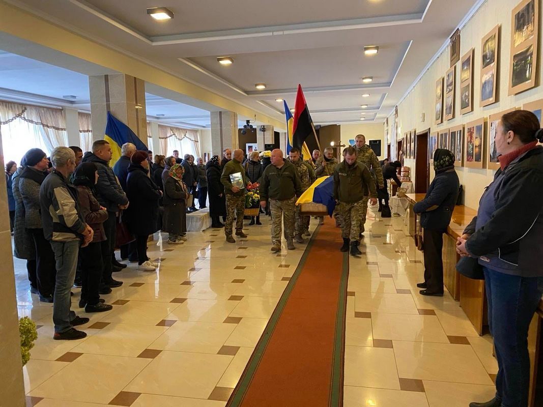 У Городенці попрощалися із померлим захисником Віталієм Бойком 3