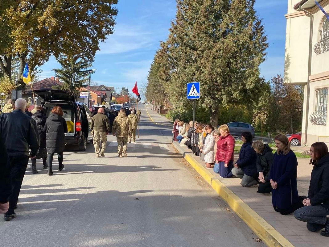 У Городенці попрощалися із померлим захисником Віталієм Бойком 9
