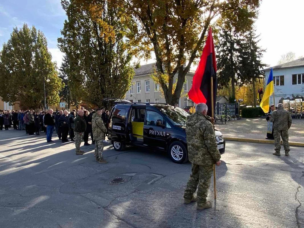 У Городенці попрощалися із померлим захисником Віталієм Бойком 11
