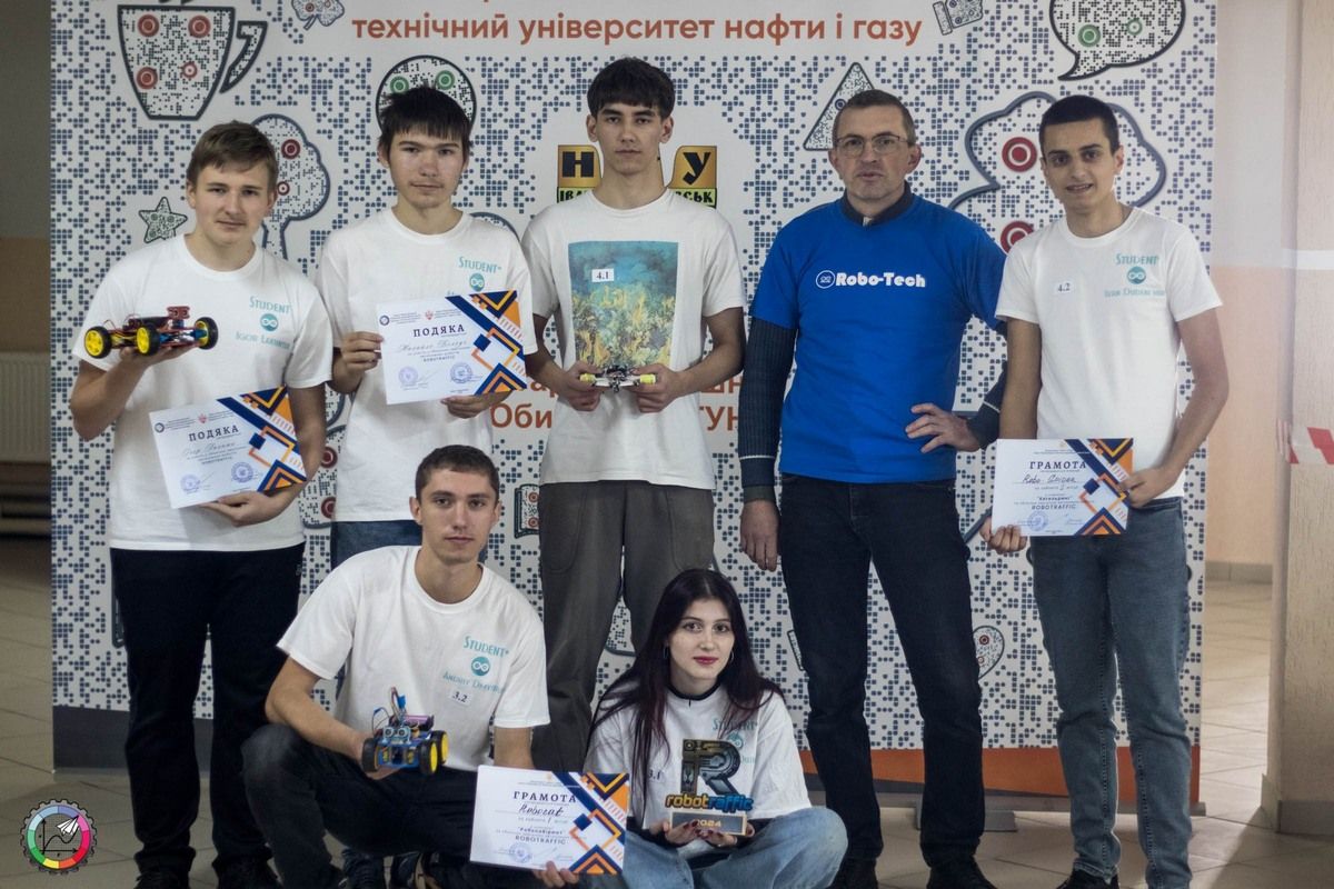 Команди з П'ядик та Коломиї стали призерами обласних змагань автономних роботів 2