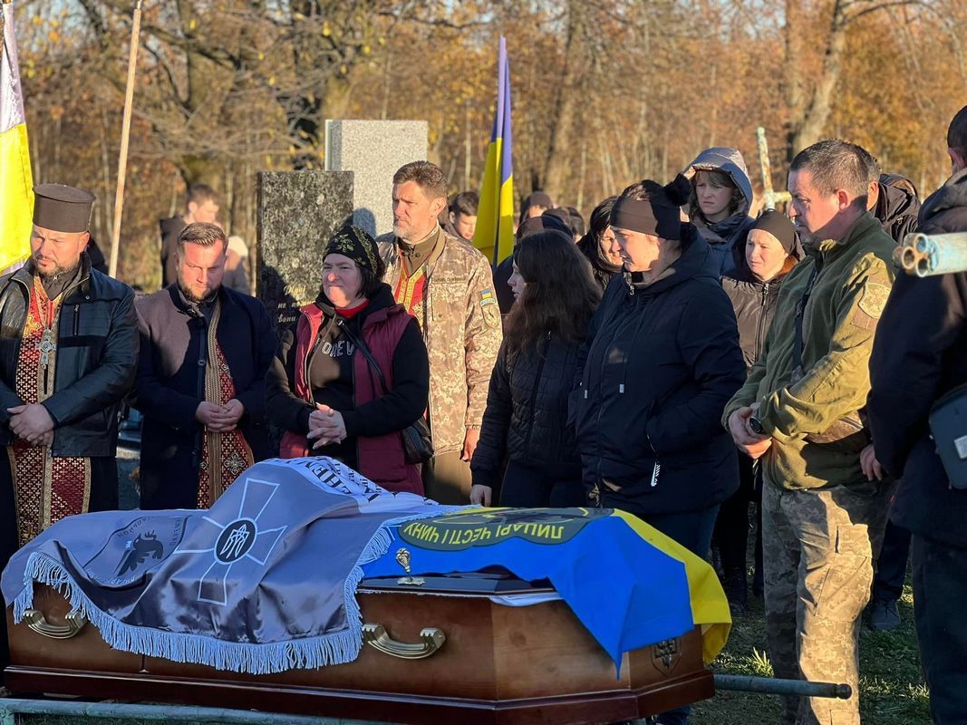 У Лісному Хлібичині попрощалися із молодим воїном Андрієм Андрусишином 9