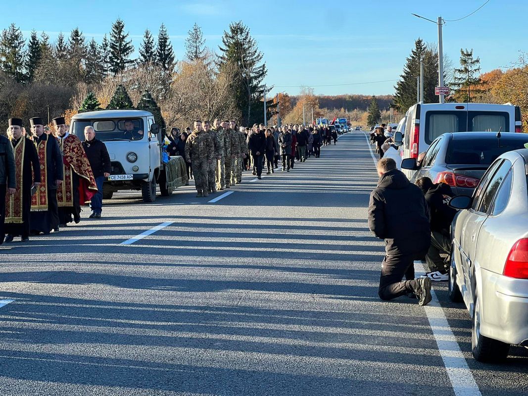 У Лісному Хлібичині попрощалися із молодим воїном Андрієм Андрусишином 8