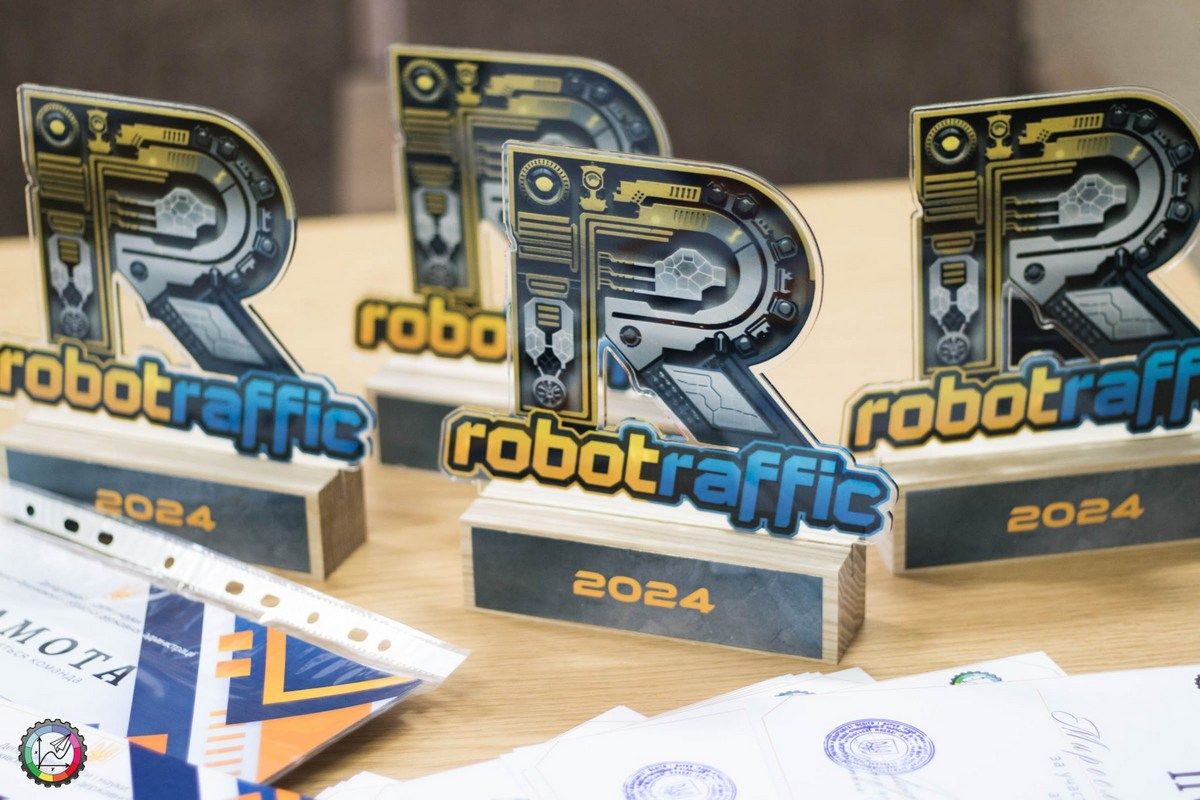 Команди з П'ядик та Коломиї стали призерами обласних змагань автономних роботів 4