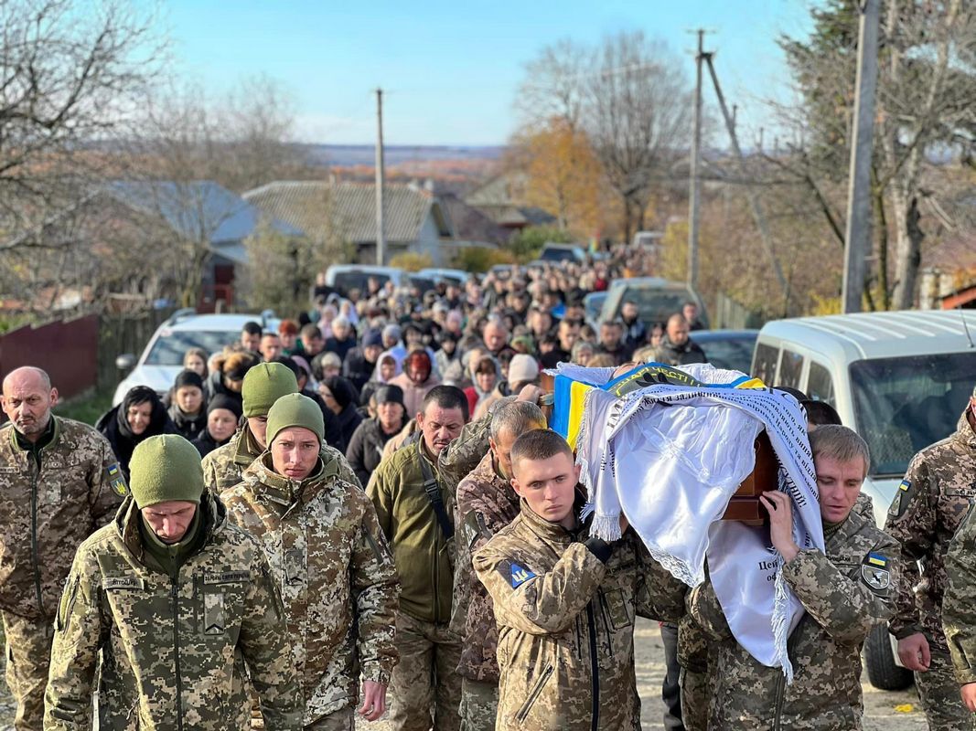 У Лісному Хлібичині попрощалися із молодим воїном Андрієм Андрусишином 3