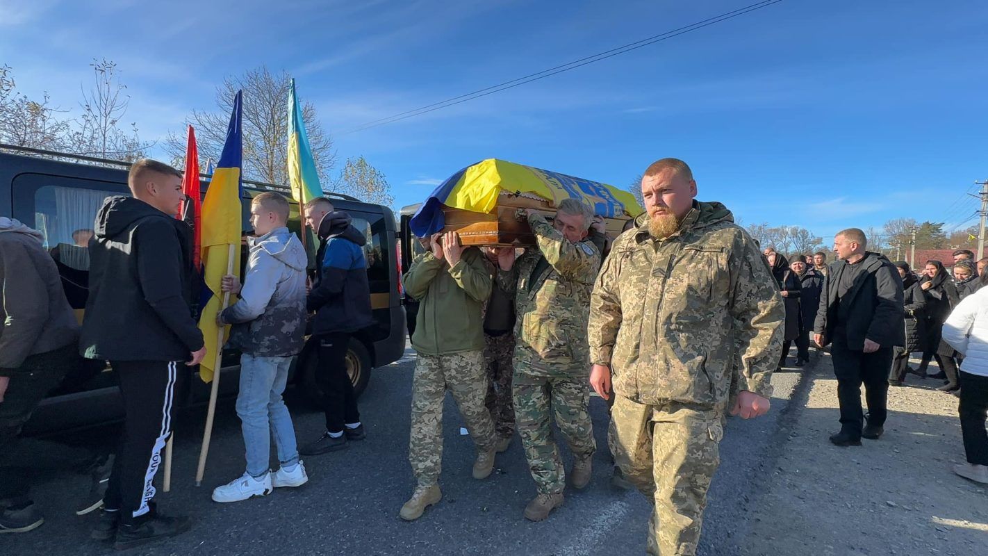 Назавжди 21: Надвірнянщина провела в останню путь Героя Романа Хопту 7