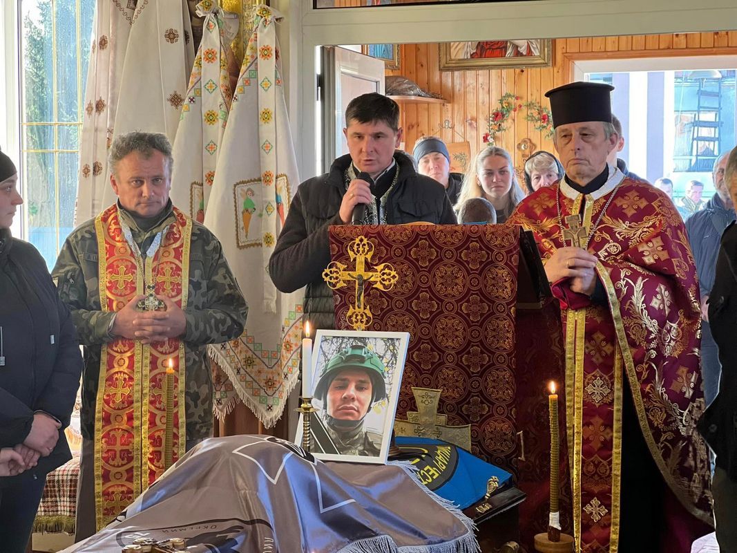У Лісному Хлібичині попрощалися із молодим воїном Андрієм Андрусишином 6