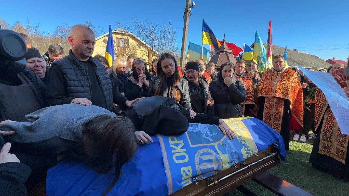 Назавжди 21: Надвірнянщина провела в останню путь Героя Романа Хопту 2