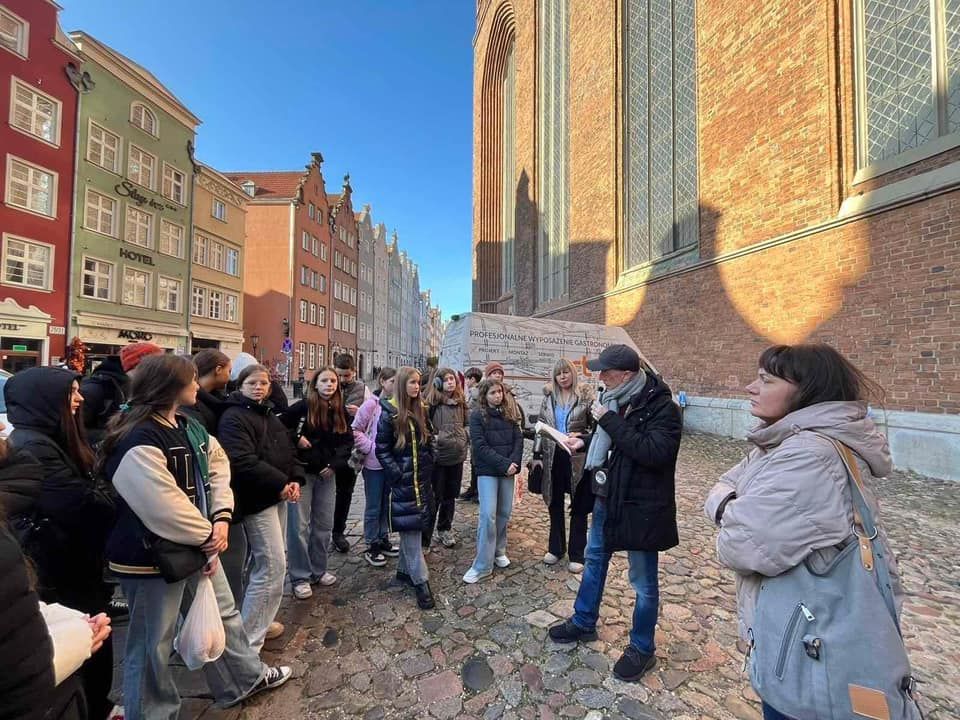 Кращі учні ліцею №9 вирушили в подорож до Польщі за підтримки міста-побратима 8