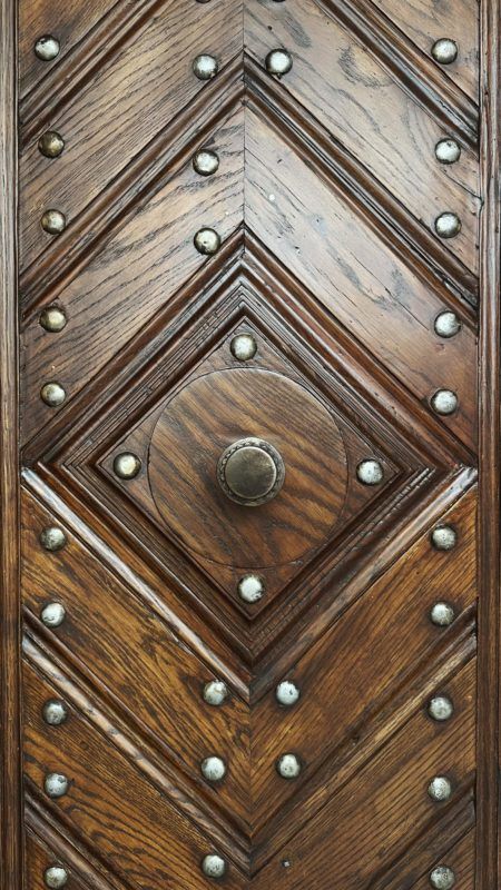 В Коломиї відреставрували 235-річні дубові двері по вул. Мазепи, 4 3