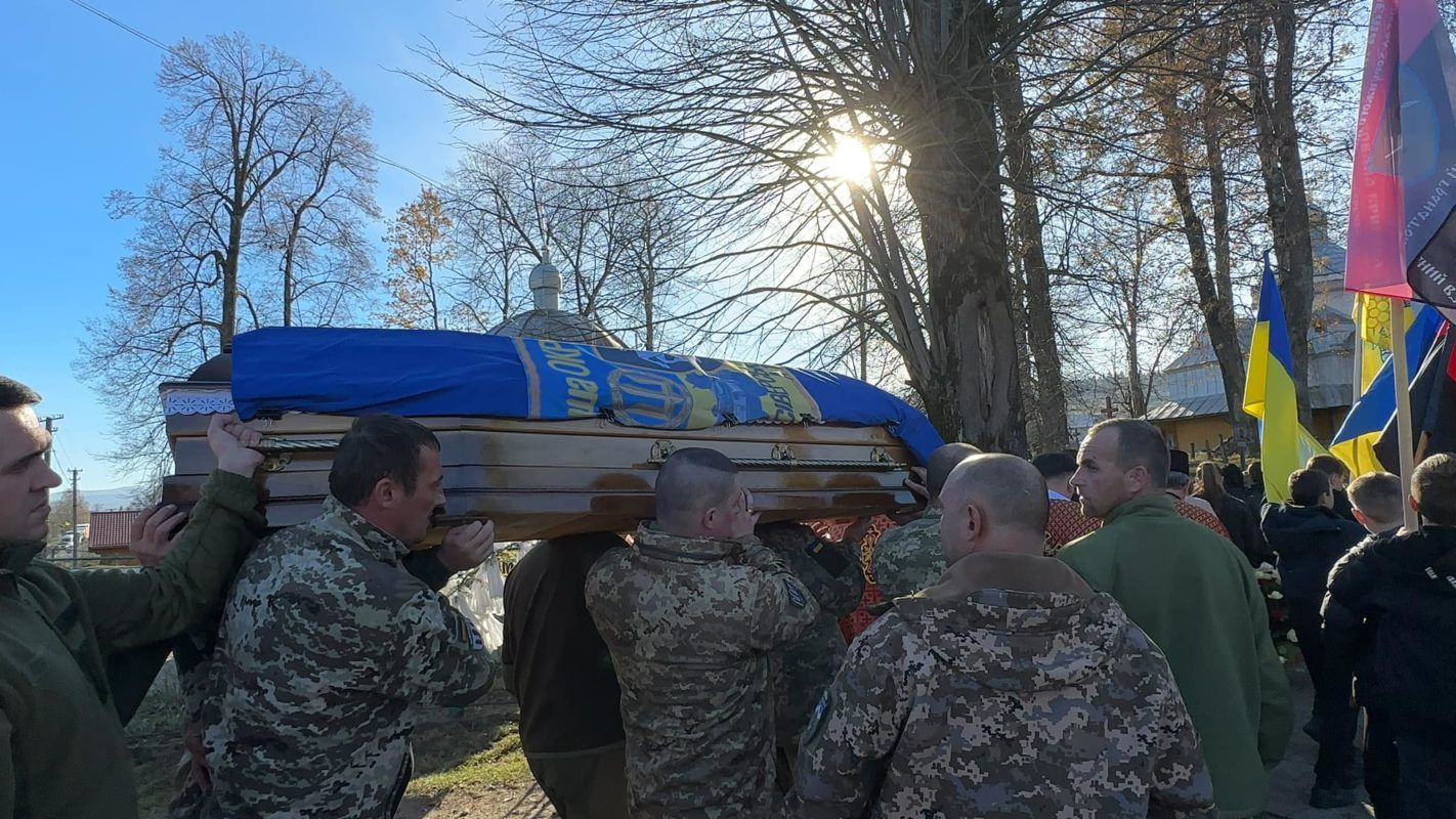 Назавжди 21: Надвірнянщина провела в останню путь Героя Романа Хопту 6