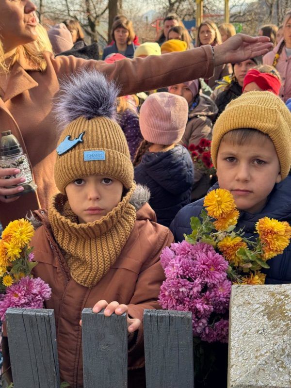На Косівщині відкрили Алею Слави полеглим військовослужбовцям 3