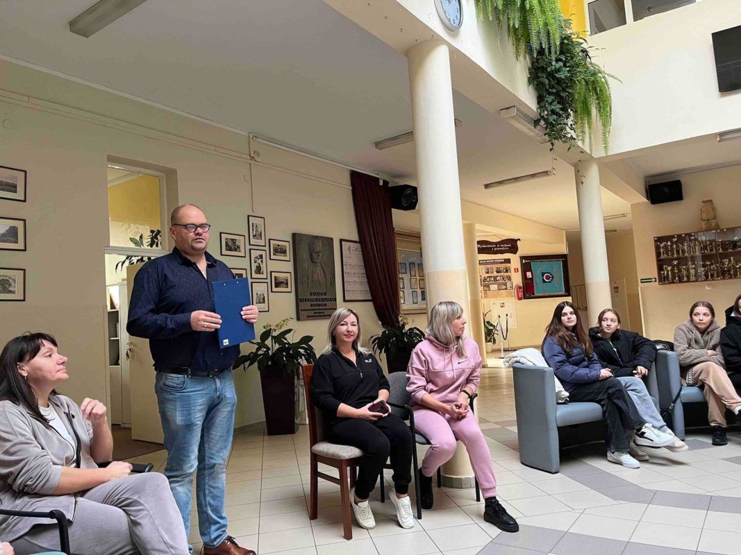 Кращі учні ліцею №9 вирушили в подорож до Польщі за підтримки міста-побратима 1