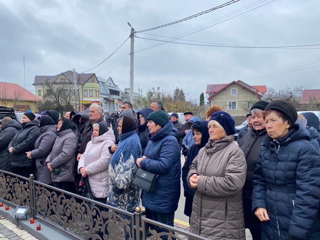 На Коломийщині на колінах зустріли полеглого Героя Олега Бойко 2