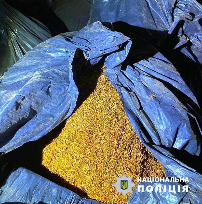 В авто мешканця Коломийщини знайшли 300 кг тютюну, в нього вдома - ще 500 1