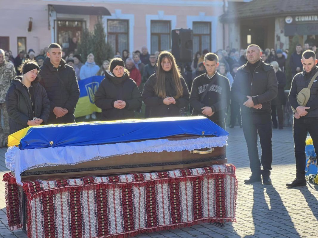 На Коломийщині зустріли скорботний кортеж із тілом Героя Юрія Сенчука 5