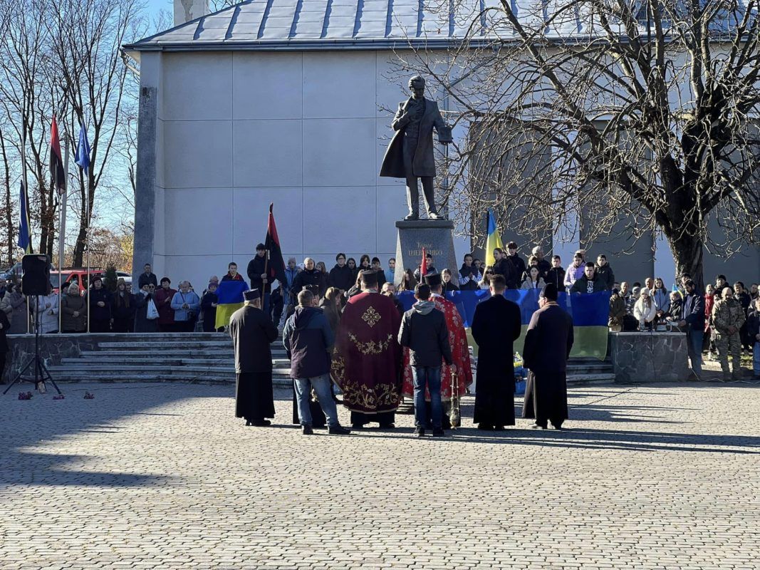 На Коломийщині зустріли скорботний кортеж із тілом Героя Юрія Сенчука 1