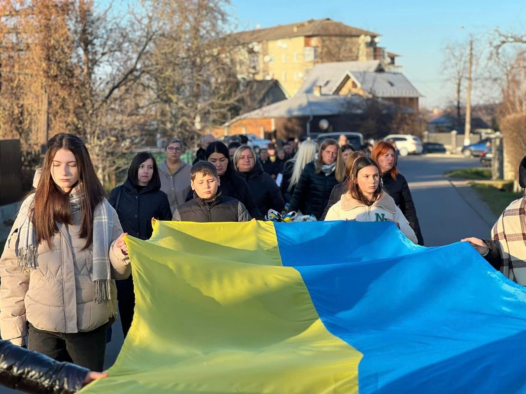 В Отинії на вічний спочинок проводжали Героя Юрія Сенчука 8