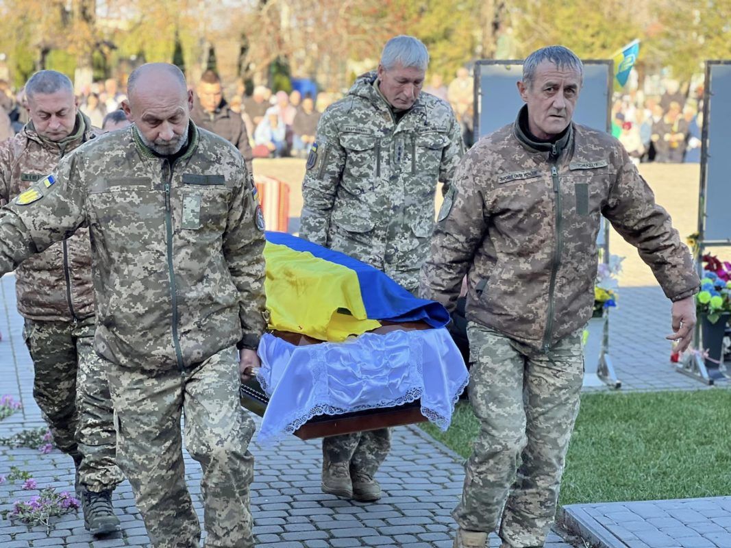 На Коломийщині зустріли скорботний кортеж із тілом Героя Юрія Сенчука 2