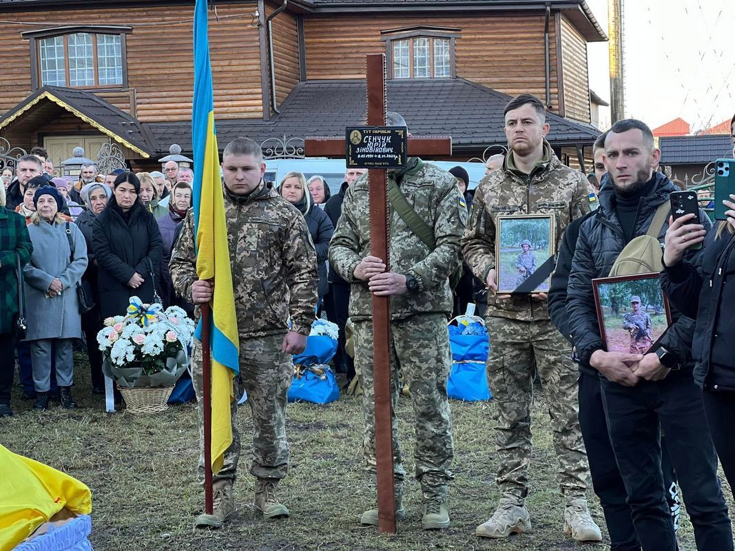 В Отинії на вічний спочинок проводжали Героя Юрія Сенчука 5