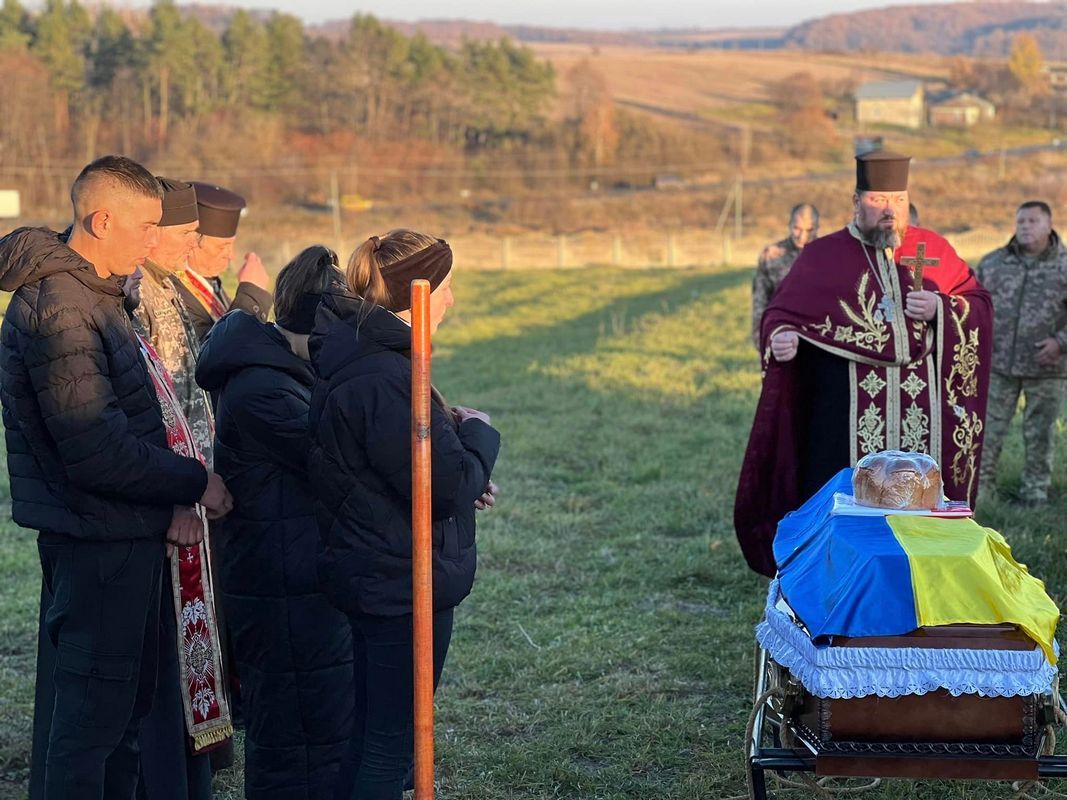 В Отинії на вічний спочинок проводжали Героя Юрія Сенчука 9