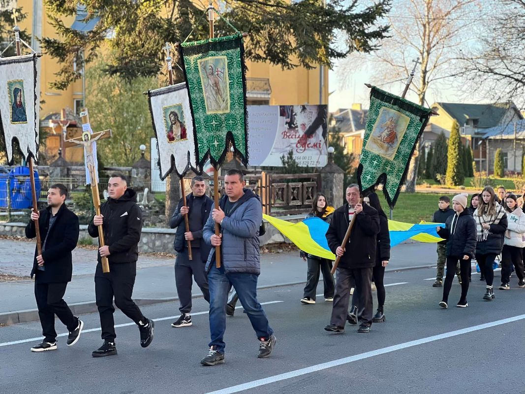 В Отинії на вічний спочинок проводжали Героя Юрія Сенчука 3