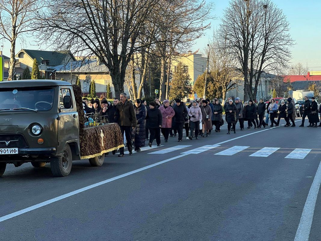 В Отинії на вічний спочинок проводжали Героя Юрія Сенчука 6
