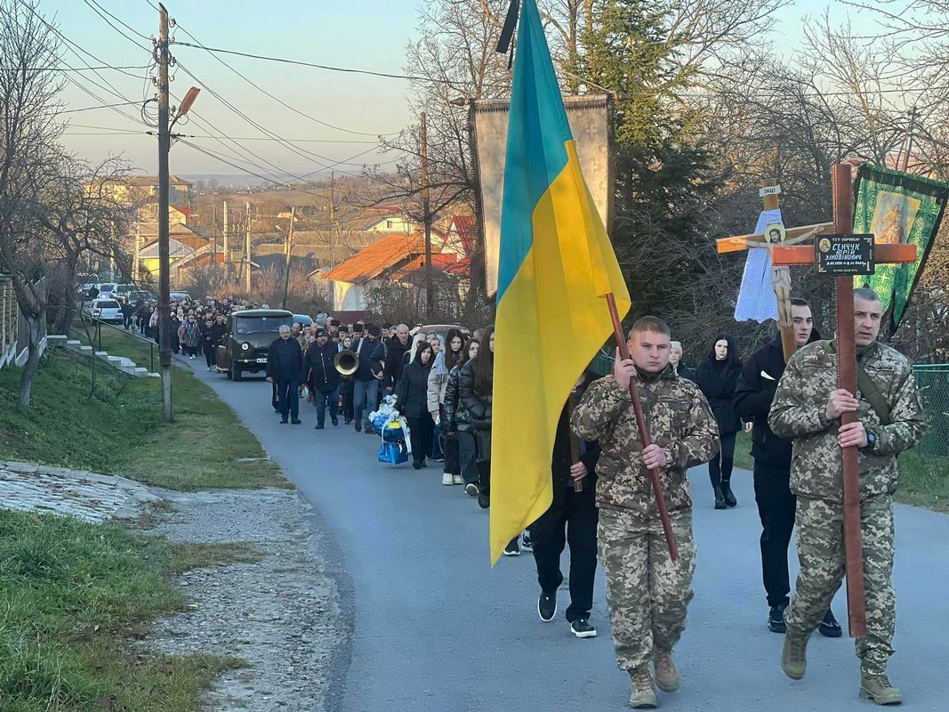 В Отинії на вічний спочинок проводжали Героя Юрія Сенчука 2
