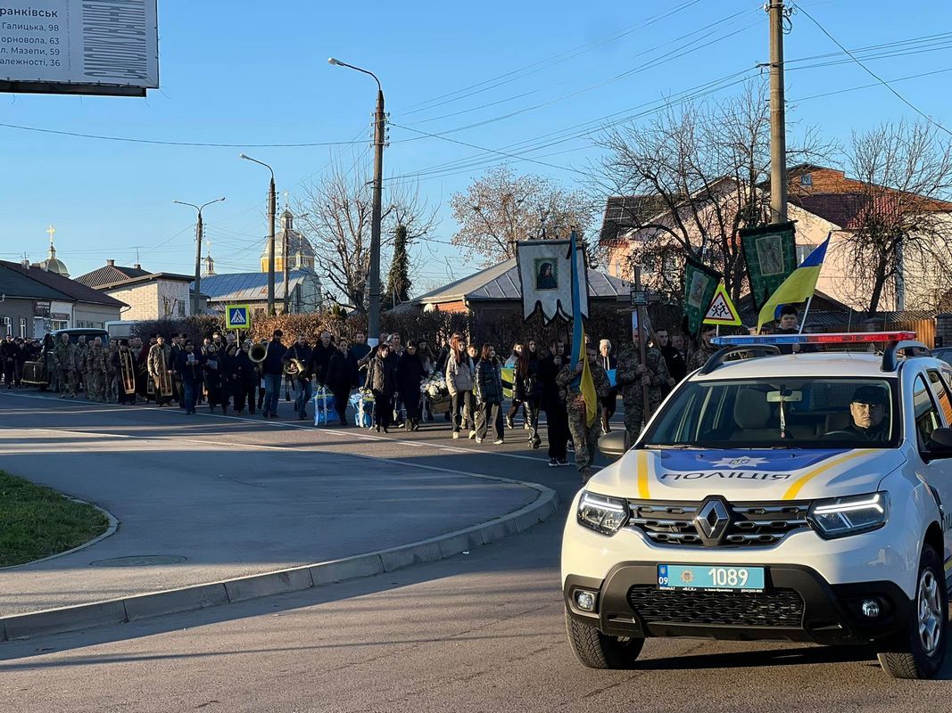 В Отинії на вічний спочинок проводжали Героя Юрія Сенчука 7