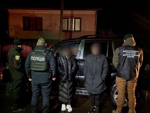 На Закарпатті затримали двох прикарпатців, які за 10 000$ намагались потрапити до Румунії 1