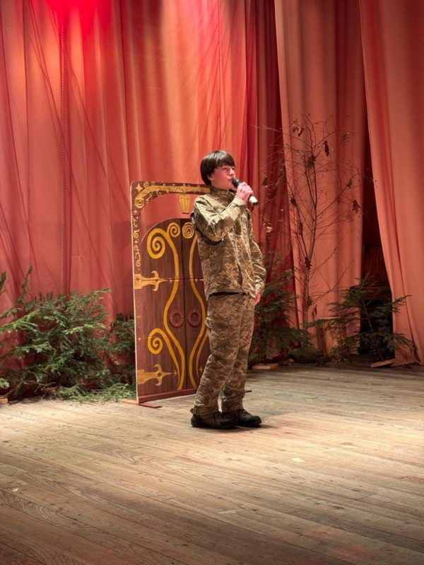 П'ятикласники з Косова організували благодійну виставу та зібрали 36 тис грн для ЗСУ 6