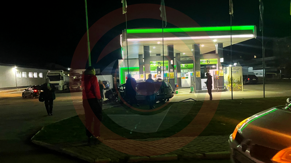 Вдарив три автівки й утік з місця ДТП: що відомо про аварію на одній з автозаправок у Коломиї