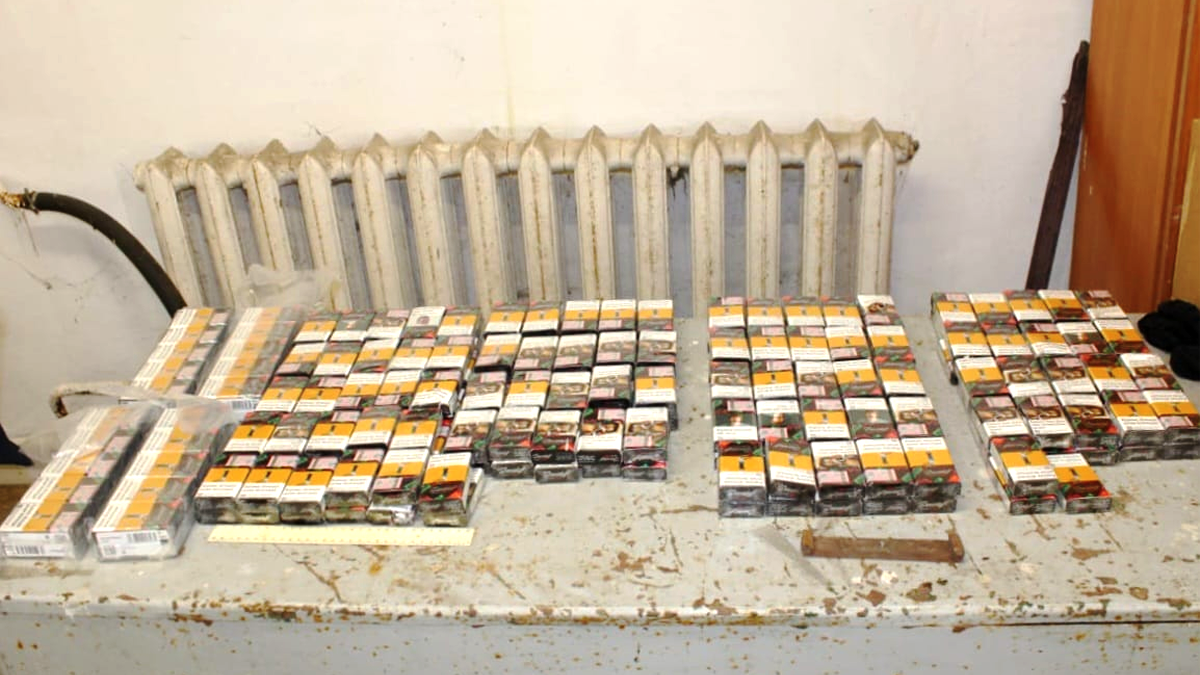 На кордоні виявили автівку, в якій облаштували сховок для незаконних цигарок 2