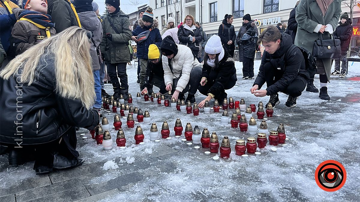 В Коломиї запалили свічки пам'яті про жертв Голодомору 5
