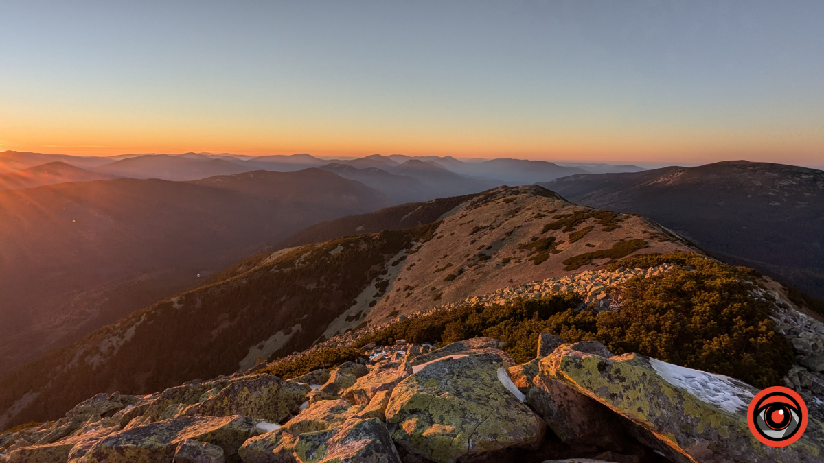 Неприступні та чарівні: фоторепортаж Ґорґан на порозі зими 16