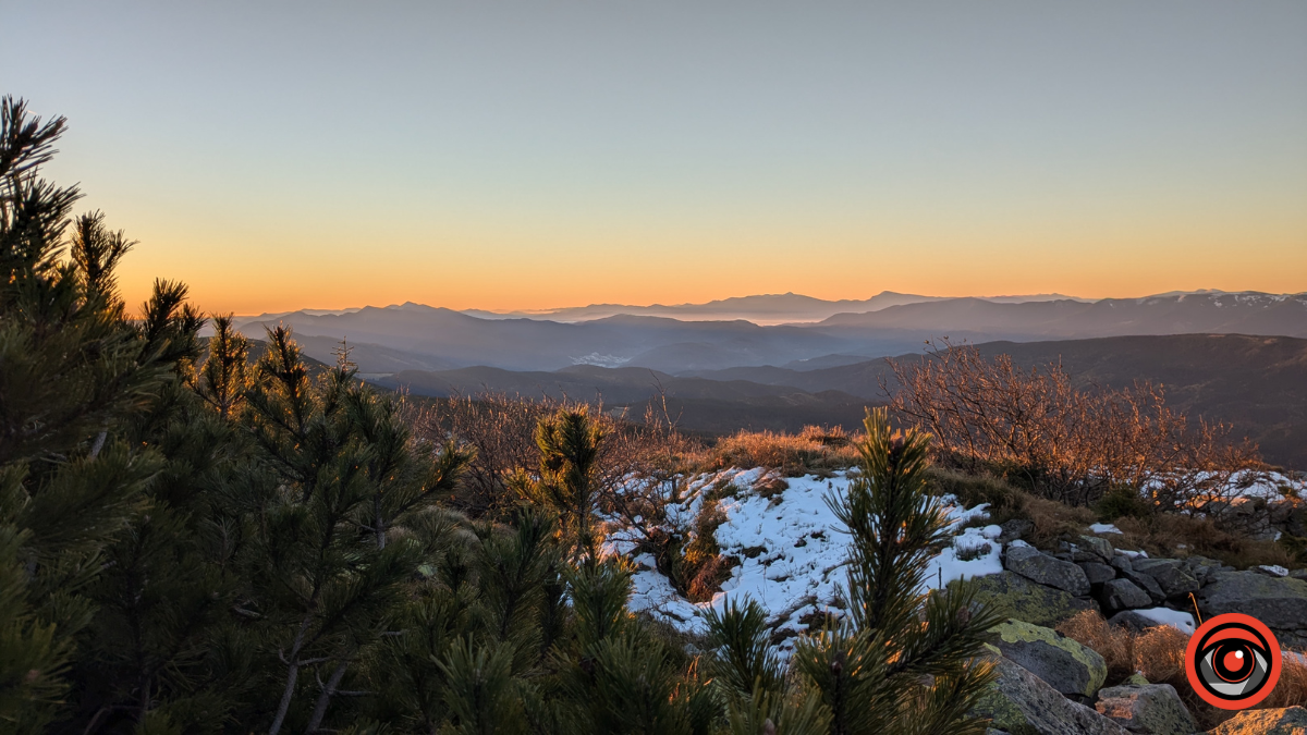 Неприступні та чарівні: фоторепортаж Ґорґан на порозі зими 24
