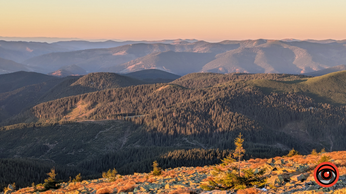 Неприступні та чарівні: фоторепортаж Ґорґан на порозі зими 25