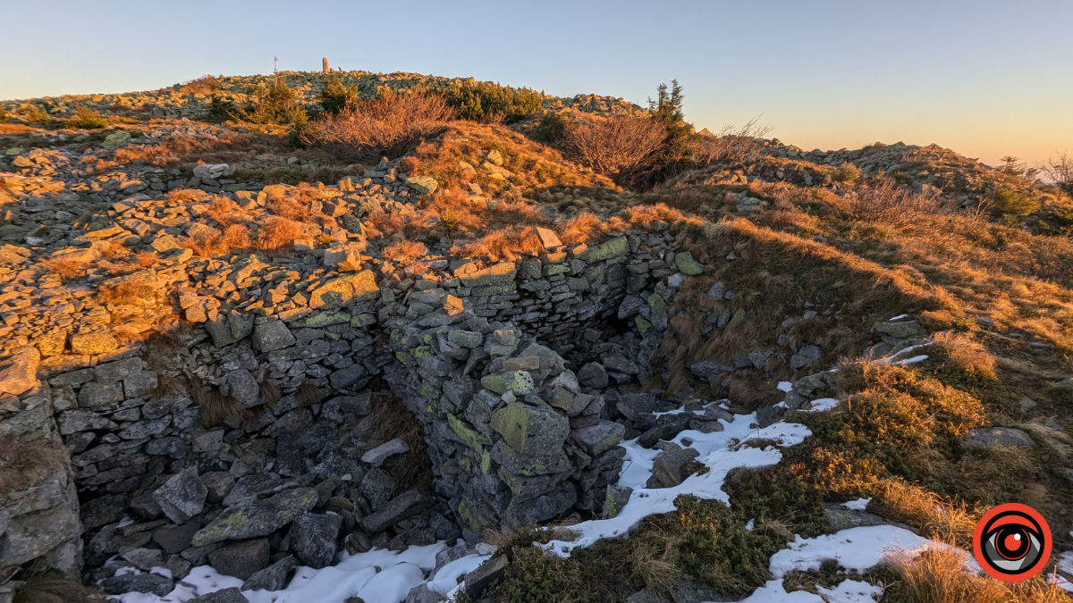 Неприступні та чарівні: фоторепортаж Ґорґан на порозі зими 27