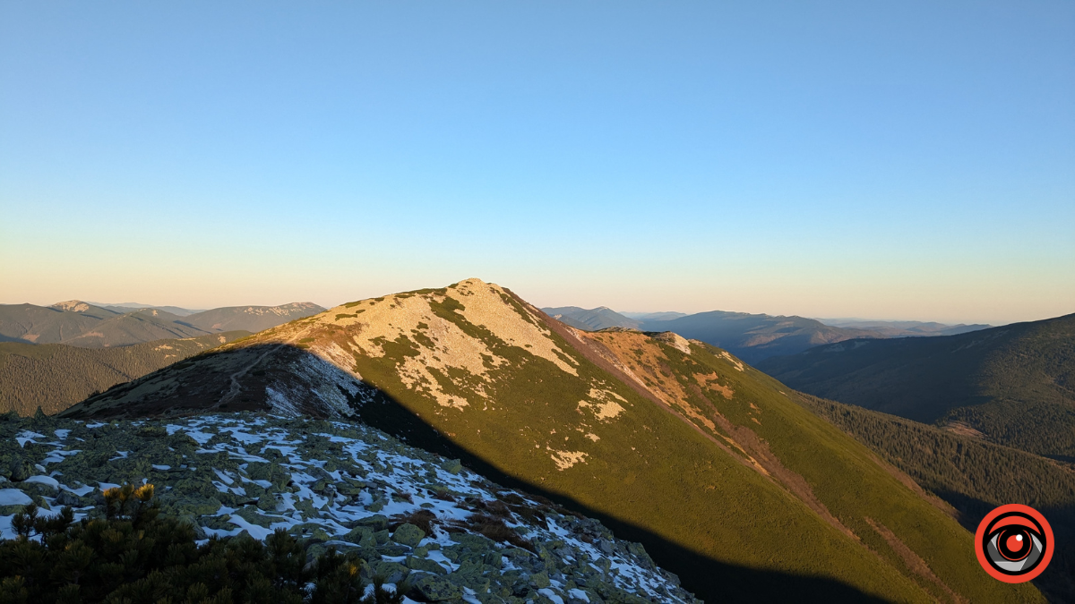 Неприступні та чарівні: фоторепортаж Ґорґан на порозі зими 28