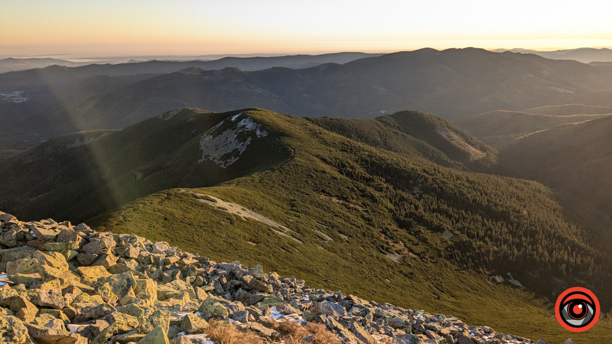 Неприступні та чарівні: фоторепортаж Ґорґан на порозі зими 29