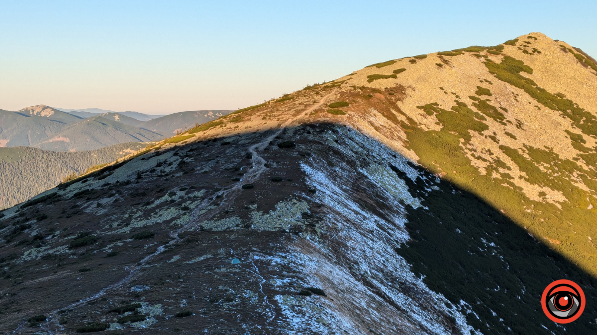 Неприступні та чарівні: фоторепортаж Ґорґан на порозі зими 30