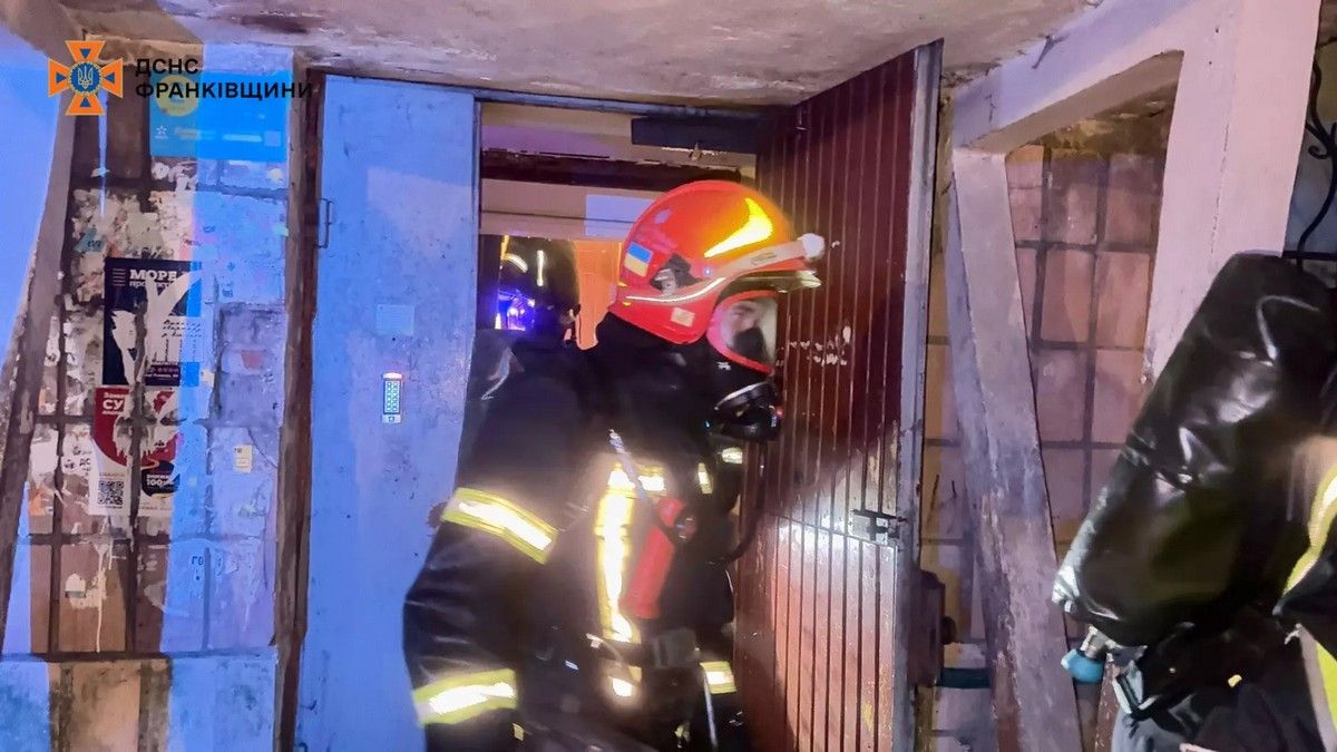 Смертельна пожежа на Прикарпатті: ймовірно, через цигарки спалахнуло в багатоповерхівці 1