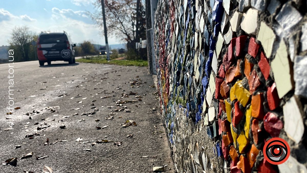 Унікальне мистецтво: як у селі на Коломийщині оновили зупинку з мозаїкою 6