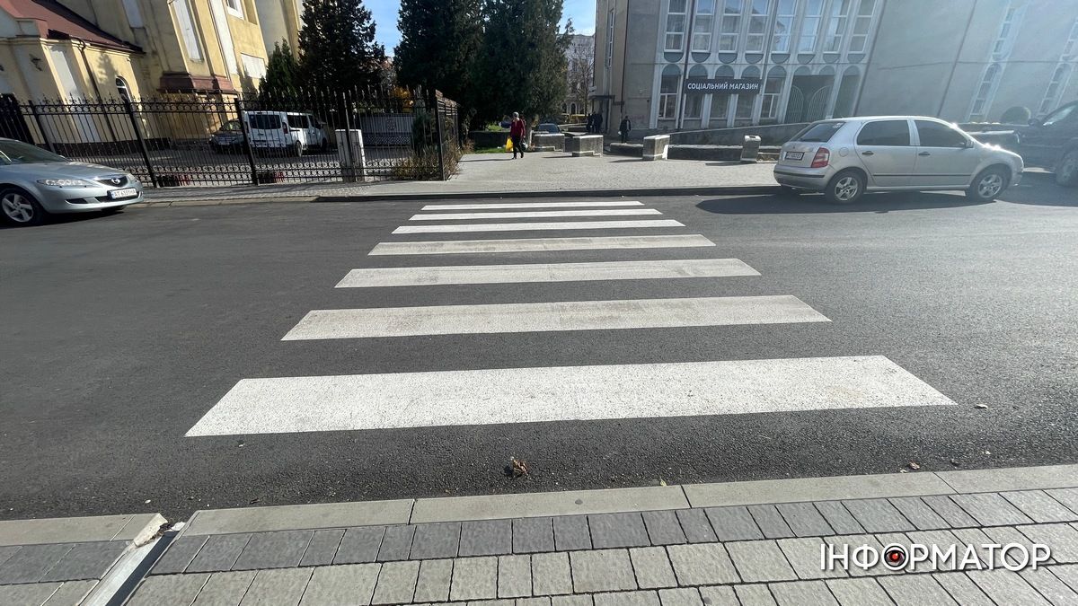 Новий пішохідний перехід облаштували у центрі Коломиї | Фотофакт 2